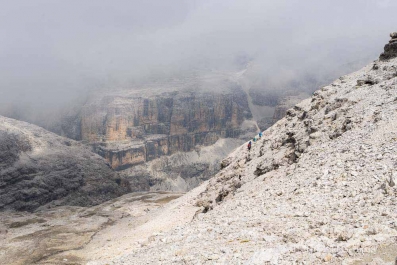 Dolomiten: Vom Pass Pordoi Aufstieg zum Piz Boe und zurück_17