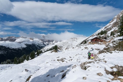 Schneewanderung auf dem  Friedrich-August-Weg am Fusse des Plattkofels_35
