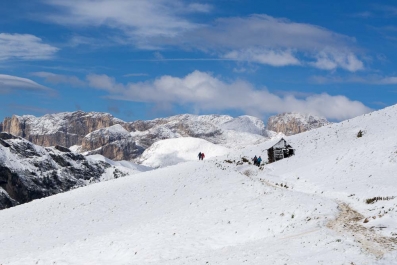 Schneewanderung:  Friedrich-August-Weg  am Fusse des Plattkofels_11