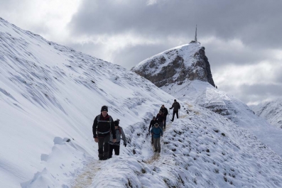 Schneewanderung:  Friedrich-August-Weg  am Fusse des Plattkofels_19