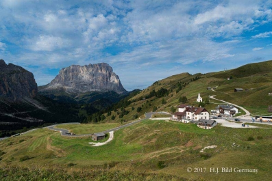 Wanderung vom Grödner Joch über die Puez- Hütte und Sieles-Scharte zur Juac Alm _1